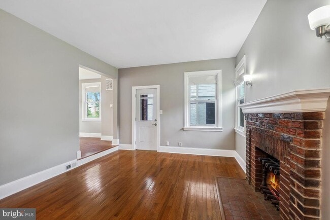 Photo - 2615 Otis St NE