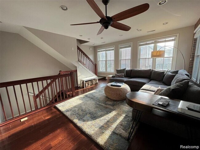 Photo - 519 Lewis St