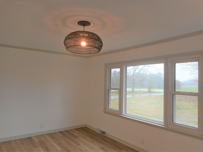 Fully Renovated 3 Bedroom 2 Bath Home on O... - Fully Renovated 3 Bedroom 2 Bath Home on O...