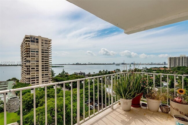 Building Photo - 11111 Biscayne Blvd Unit 12B