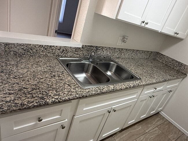 Photo - 13610 Vanowen St