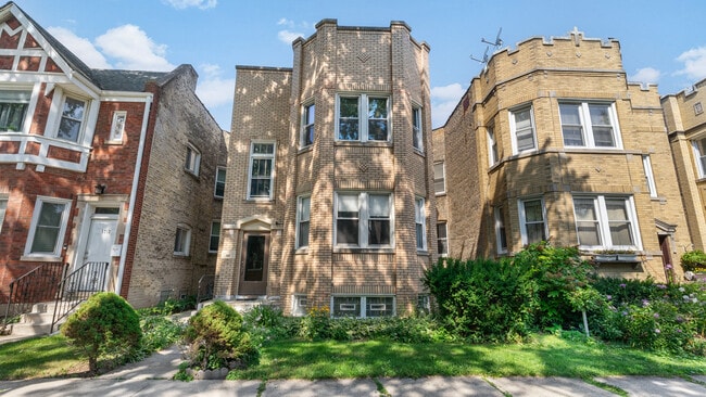 Building Photo - 5714 N Christiana Ave Unit 2