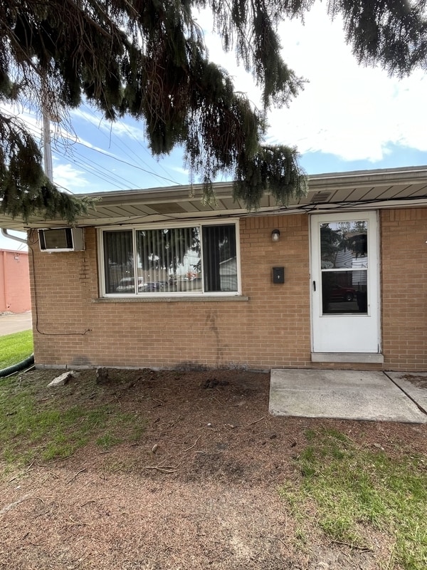 Photo - 4059 Longtin Ave