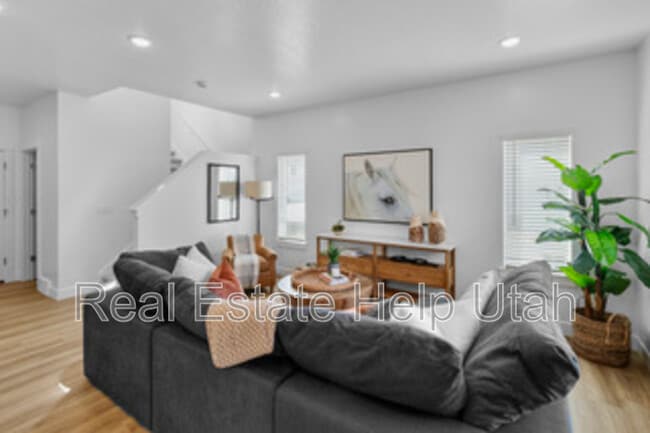 Photo - 281 W 1150 N