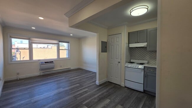 Building Photo - 502 26th St Unit 12 Rental