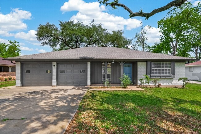 Building Photo - 1203 Bernard Ave