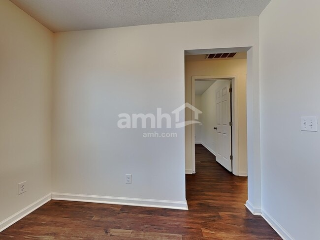 Photo - 128 Nandina Wy