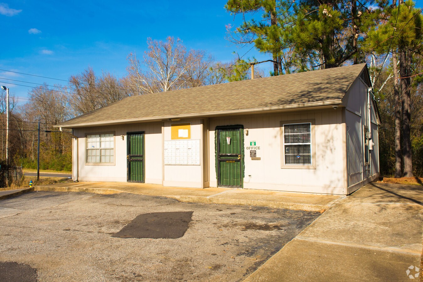 Peppertree Apartments - Peppertree Apartments