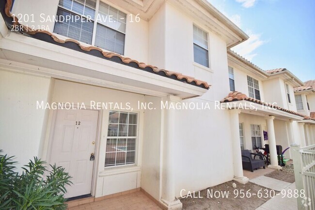 Building Photo - 2 bed 2.5 bath Townhouse with Pool in Mcallen Unit 16