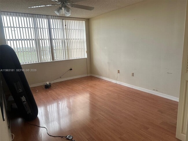 Photo - 1200 St Charles Pl Unidad PH7