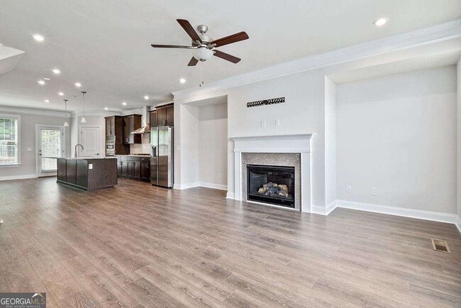 Photo - 1395 Harris Way S