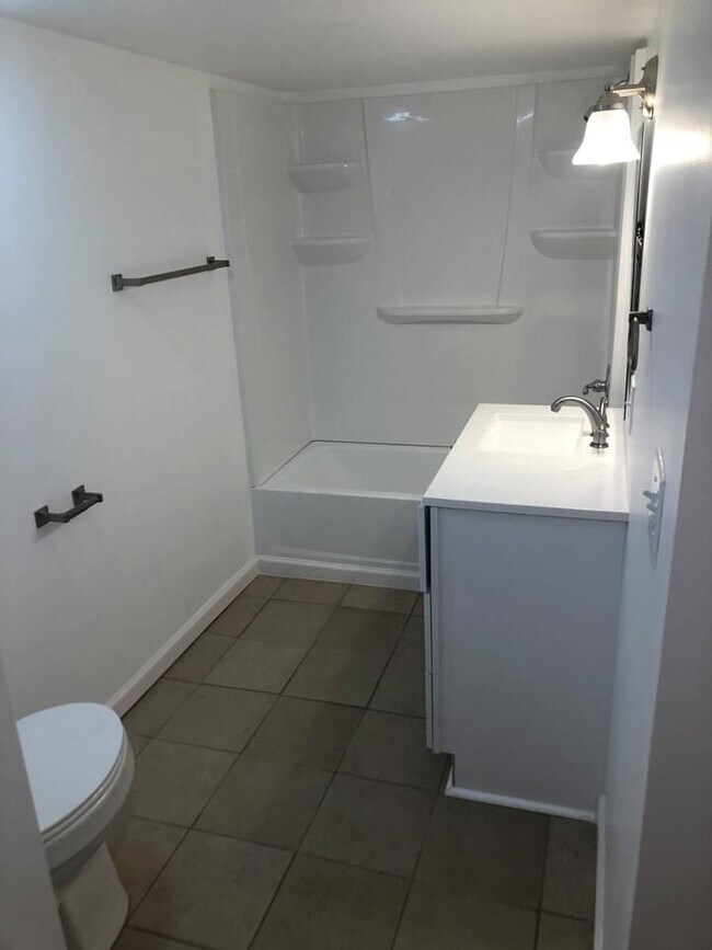 Photo - 2-602 Locust Ave