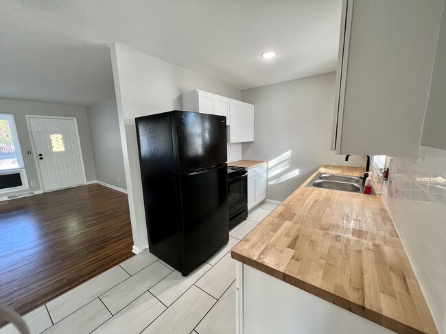 Photo - 2717 W 25th St N