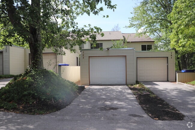 Building Photo - 703 Idlewood Ln Rental