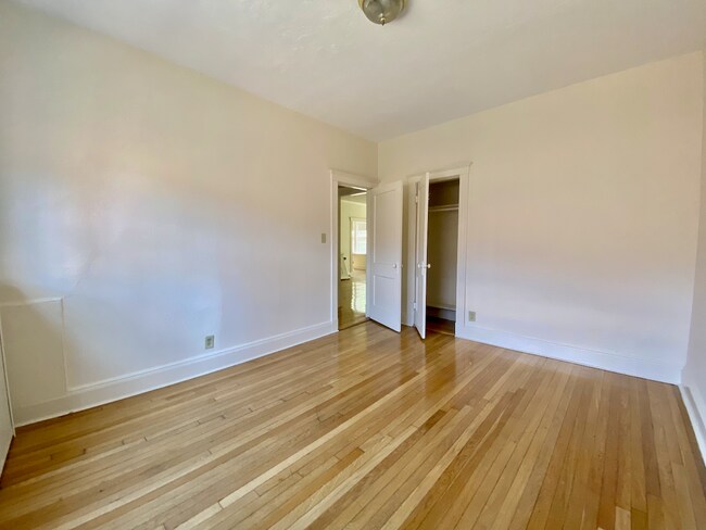 Photo - 12 Alton Pl Unit 2