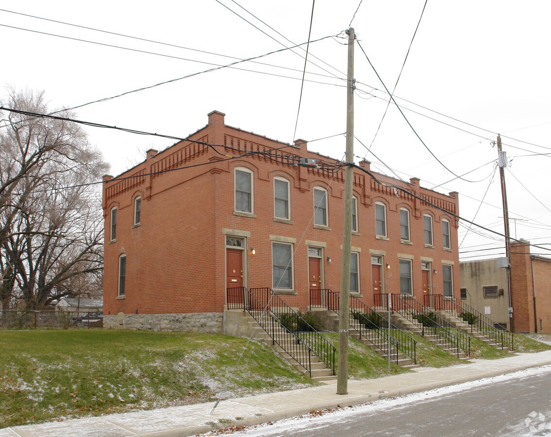 Photo - 970-976 Newton St Apartments