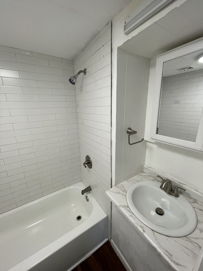 Photo - 3085 Grace St