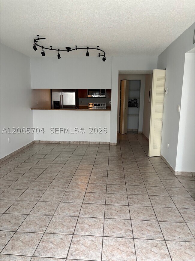 18236 Mediterranean Blvd Unidad 3-12