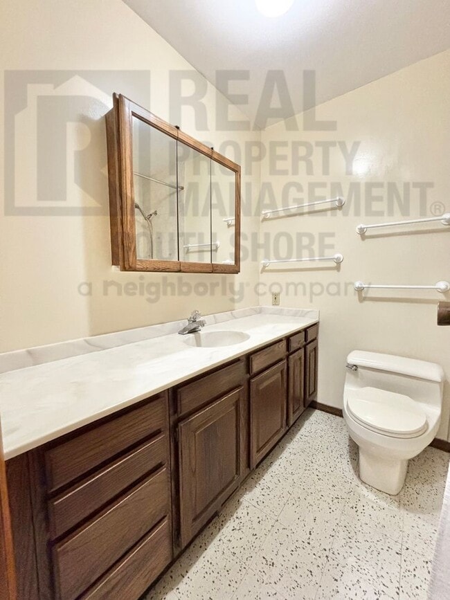 Photo - 555 Meadow Ln