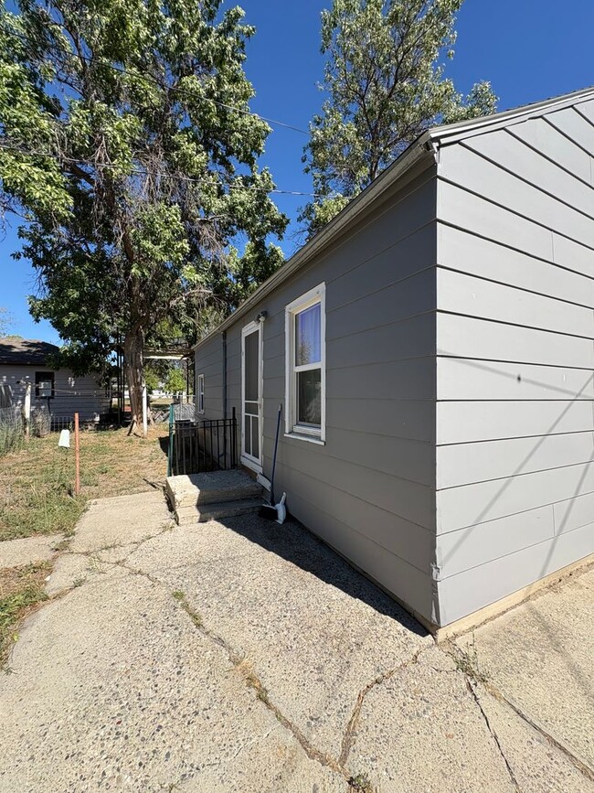 Building Photo - 511 1/2 7th Avenue