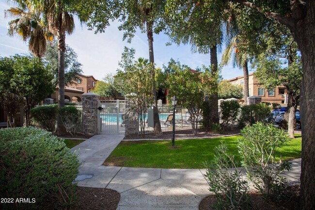 Building Photo - 1920 E Bell Rd Unit 1101