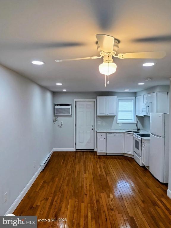 Building Photo - 1224 Clover Ln