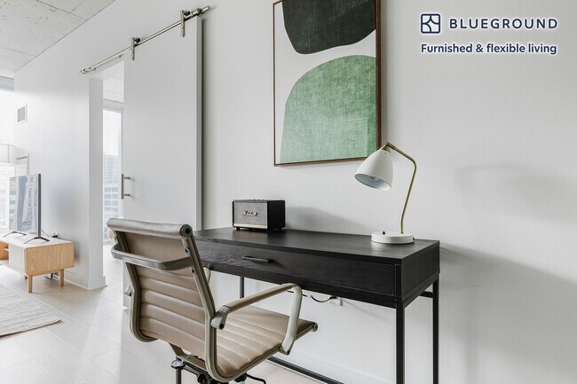 311 W Illinois St Unit GO FL17-ID1129