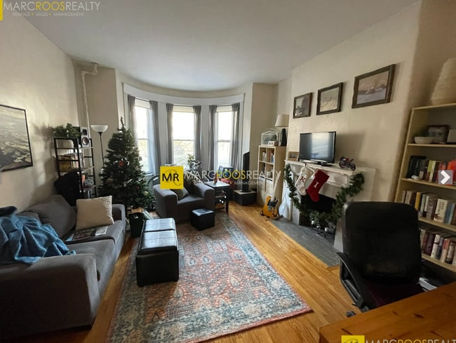 Photo - 1487 Beacon St