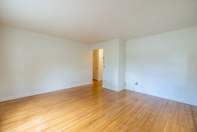 Sala de estar - Elmwood Manor Apartments and Townhouses