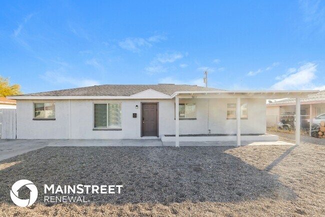 Building Photo - 5611 N 32nd Dr Rental