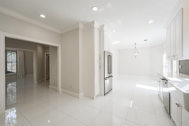 Photo - 207 Victoria Way