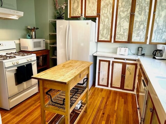 Photo - Fully Furnished Tranquil Downtown Home - Available Now!