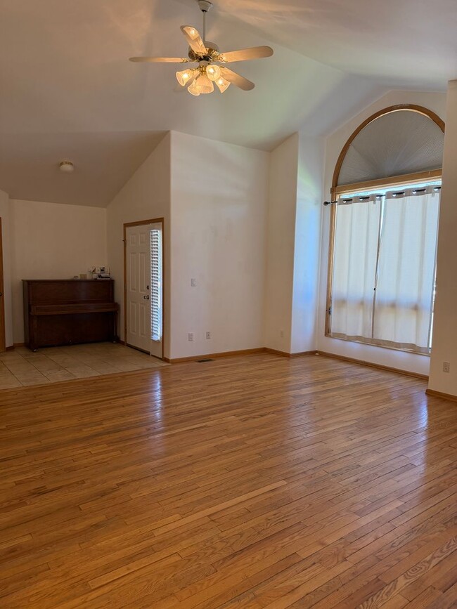 Photo - 460 Palmetto Dr