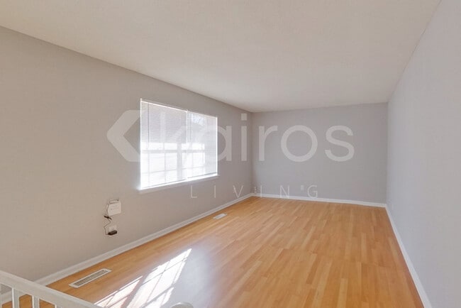 Photo - 1945 Croydon Cir