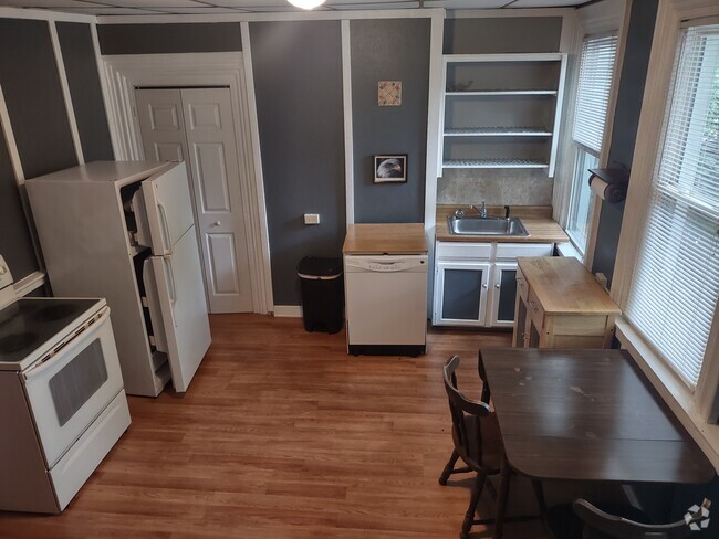 Building Photo - 2719 Larkins Way Unit Apartment 2