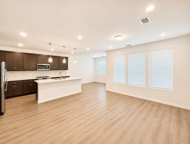 715 Roanoke Dr
