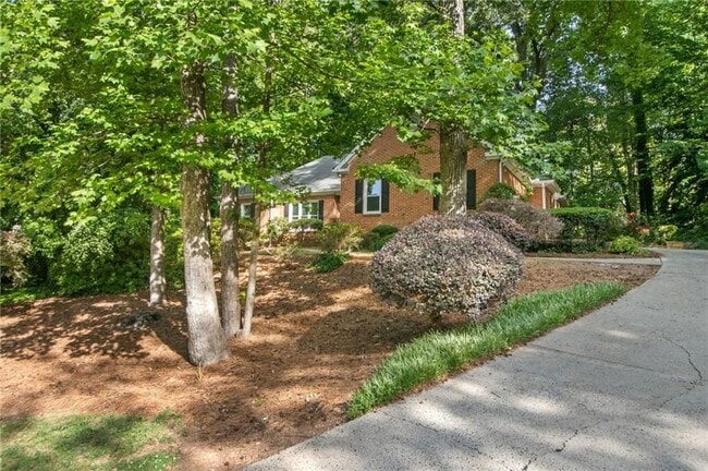 Photo - 1055 Downing Ct NE