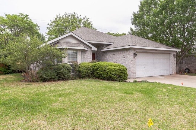 Building Photo - 366 Dalhart Dr