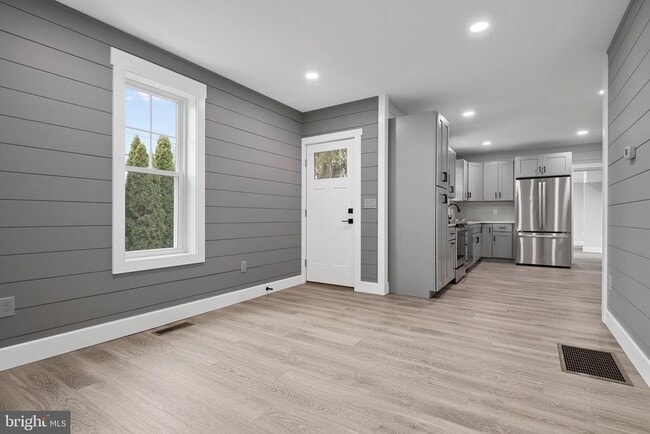 Photo - 211 W Broad St