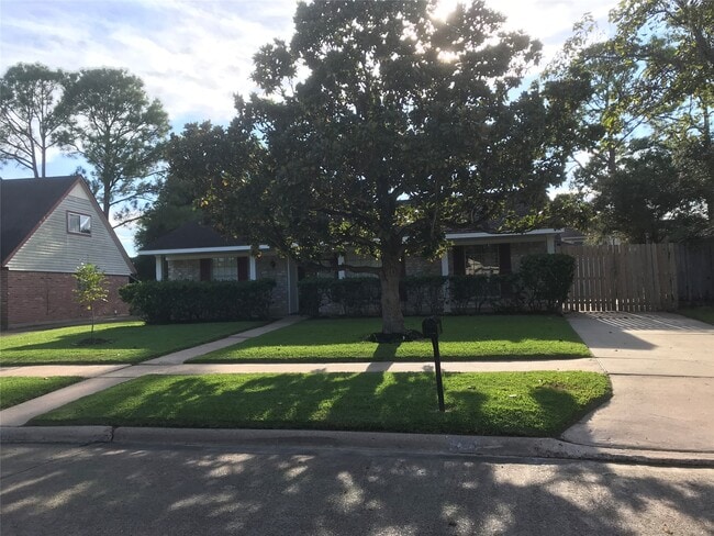 Building Photo - 12018 Mulholland Dr