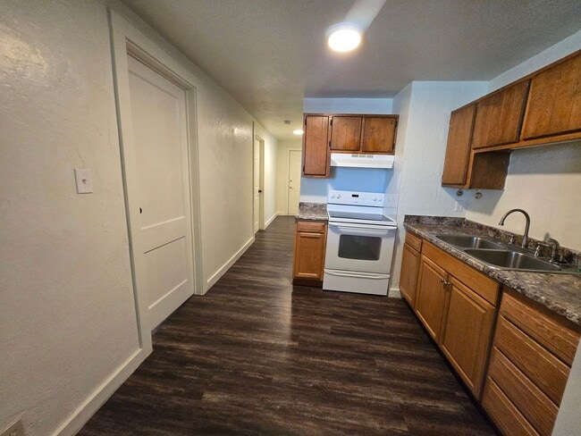 Photo - 2BD/1 BA Duplex