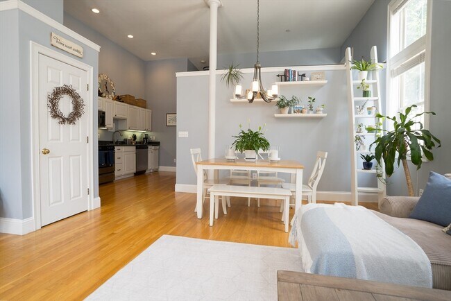 Photo - 352 W 3rd St Unit 9