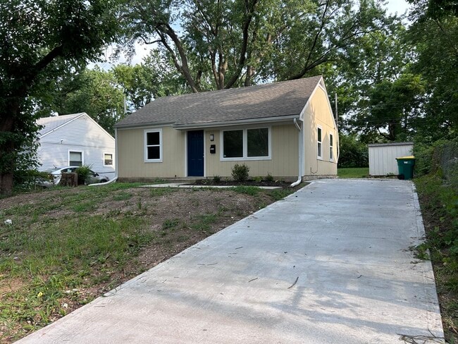 Photo - 5213 Locust Ave