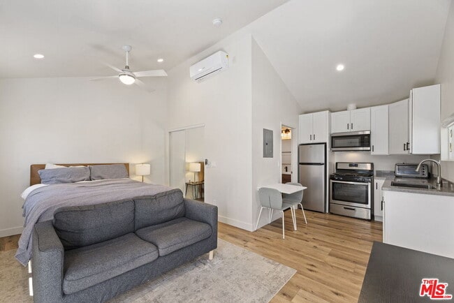 Photo - 19014 Bessemer St