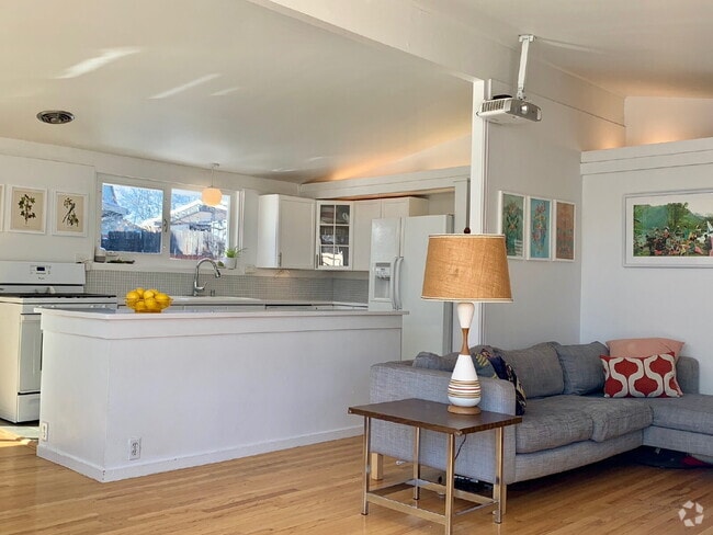 Building Photo - Great 2 bed, 1 bath property Rental