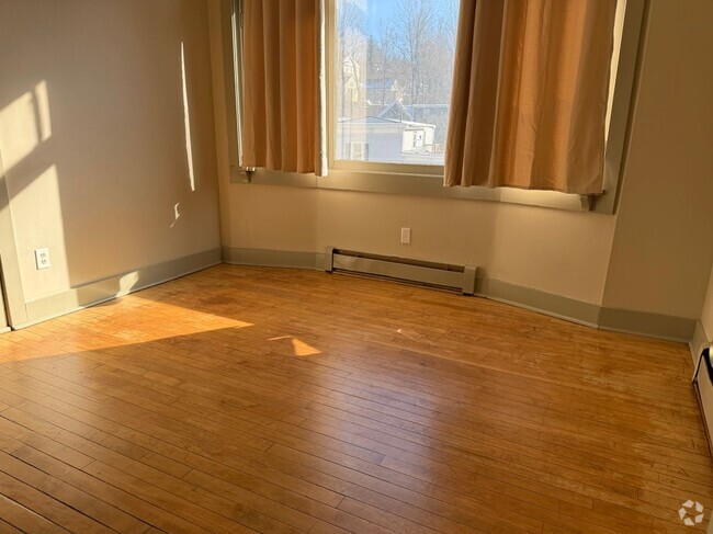 Building Photo - 408 Central St Rental