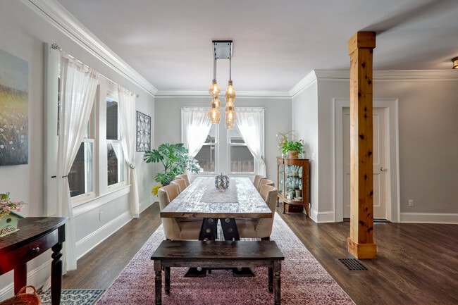 Photo - Room in House on Morgan Pl SE