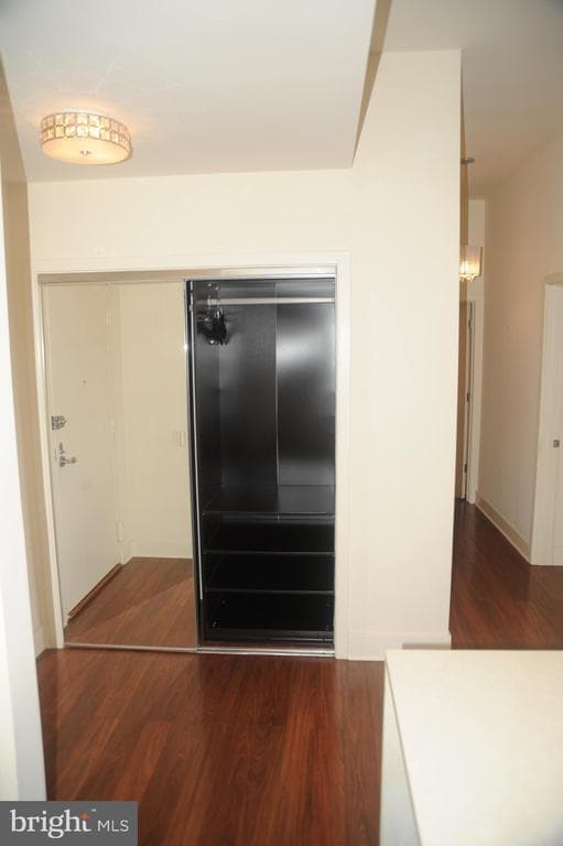 Building Photo - 10401 Grosvenor Pl Unit 1525