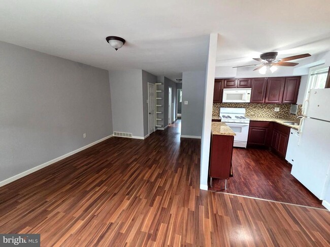 Building Photo - 224 Robina St Rental