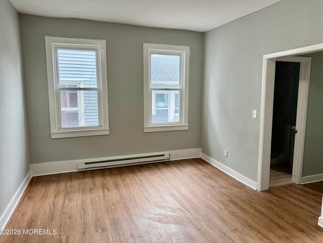 Building Photo - 37 2nd Ave Unit 3